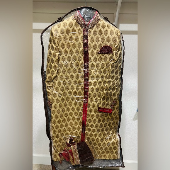 Manyavar Sherwani with matching pants and dupatta - Picture 4 of 4